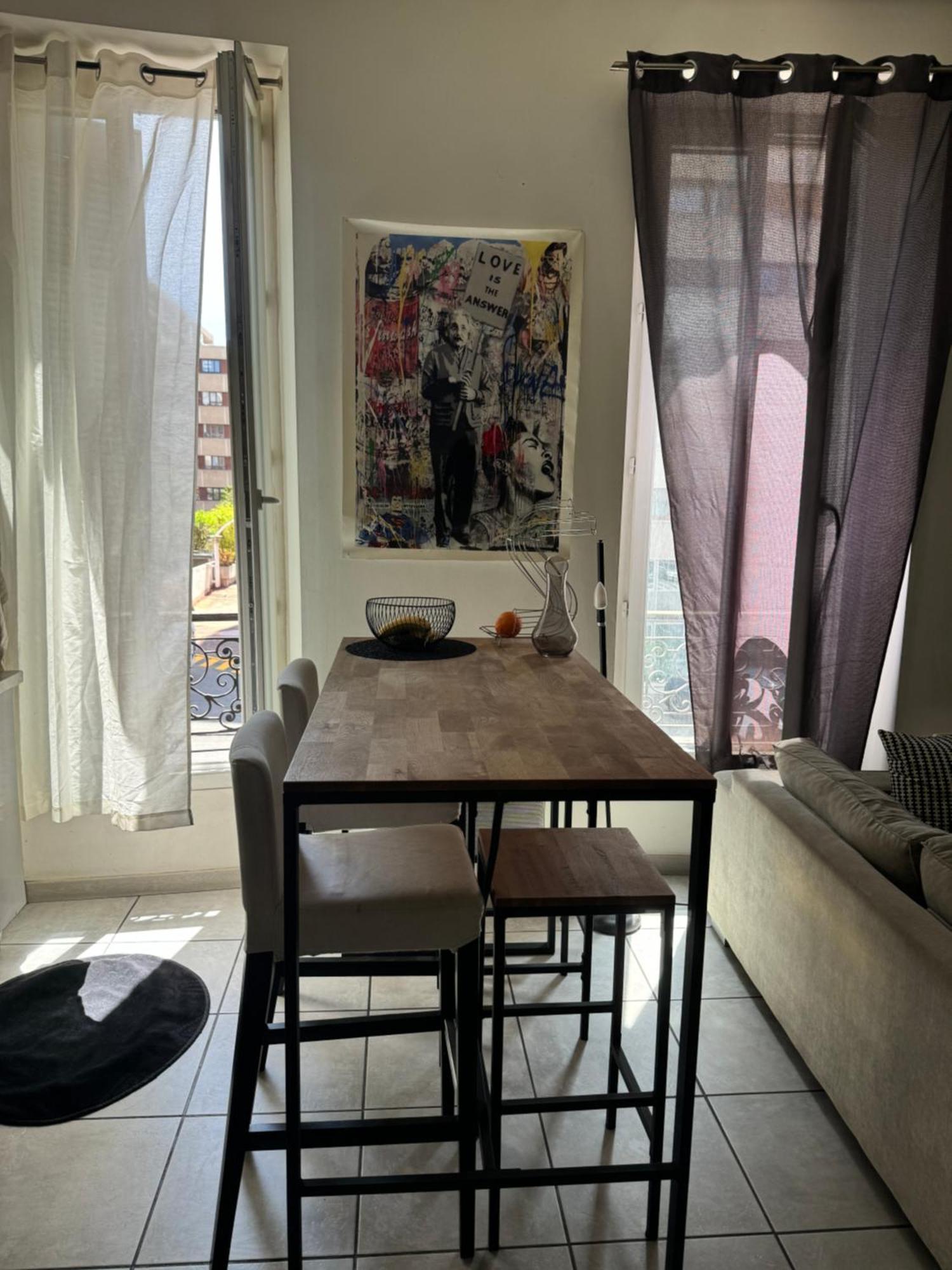 Apartment Situe En Centre-ville
