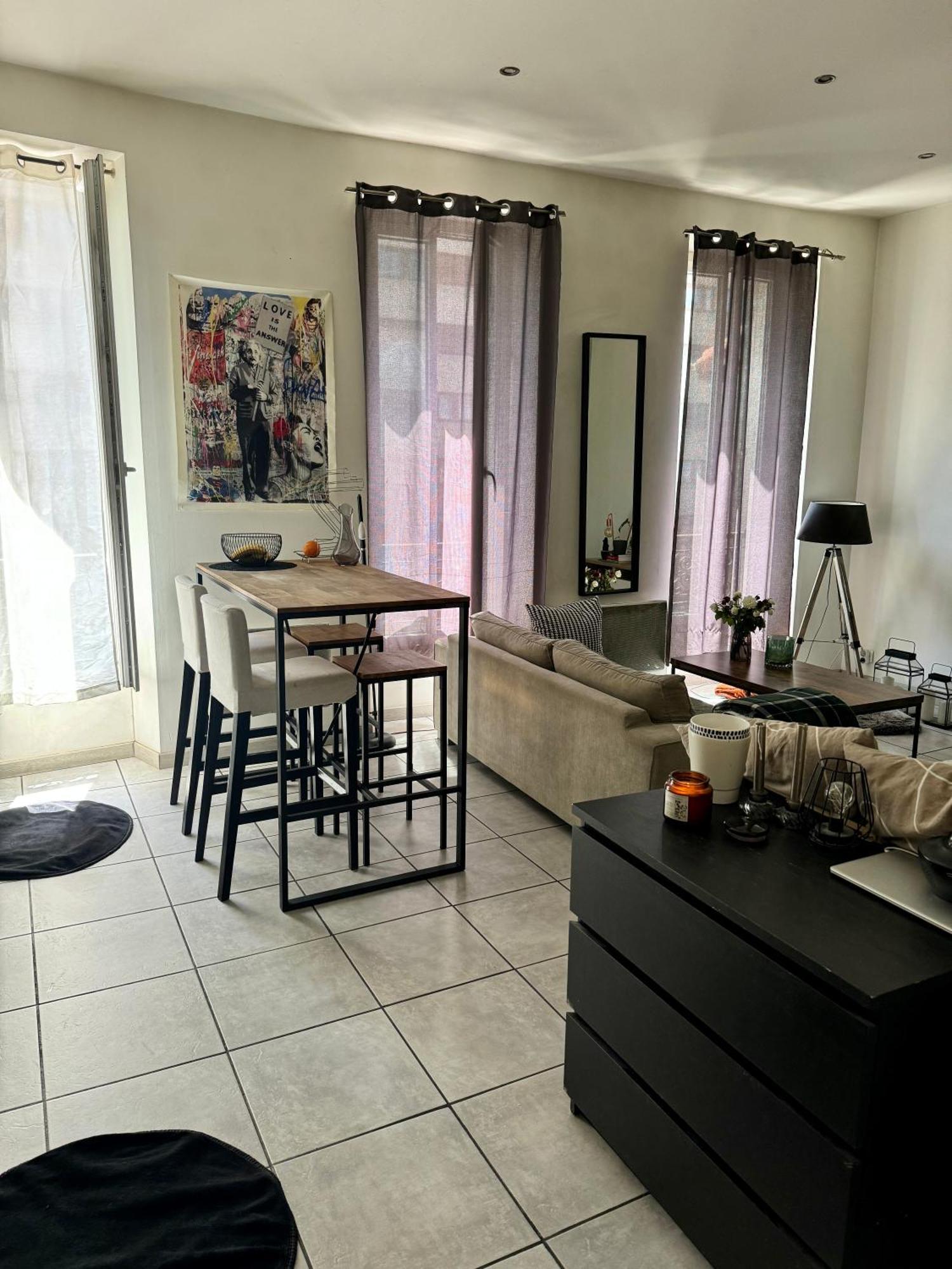 Situe En Centre-ville Appartement